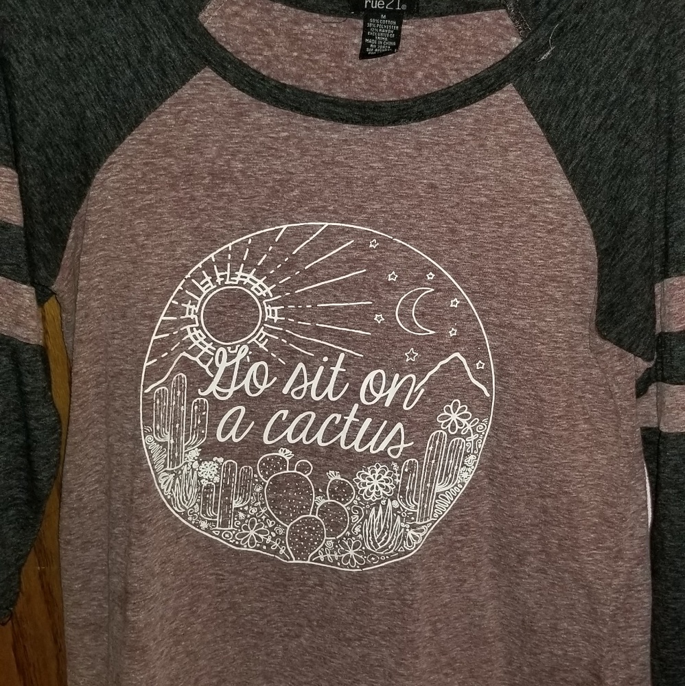Rue21 Medium Graphic Quarter Sleeves